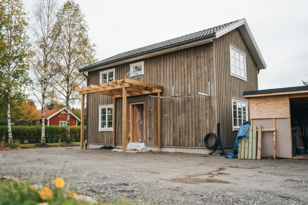 h sts kra huset i september bygg smart entr tak f rr d och v derskydd innan regnet kommer